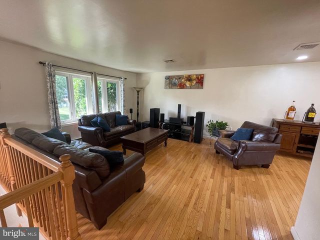 219 MURRAY DR, Allentown, PA 18104