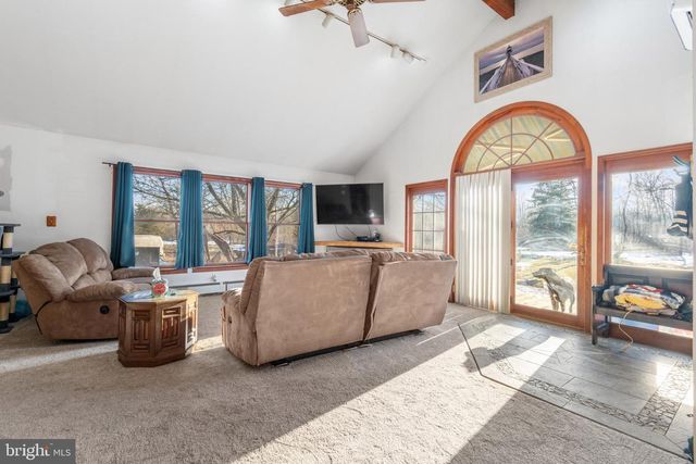 800 E CHERRY RD, Quakertown, PA 18951