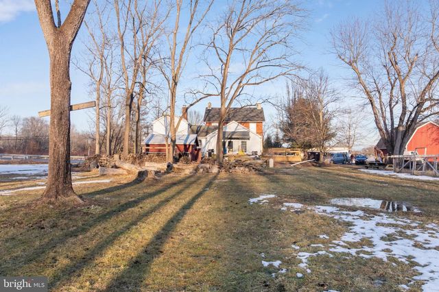 800 E CHERRY RD, Quakertown, PA 18951