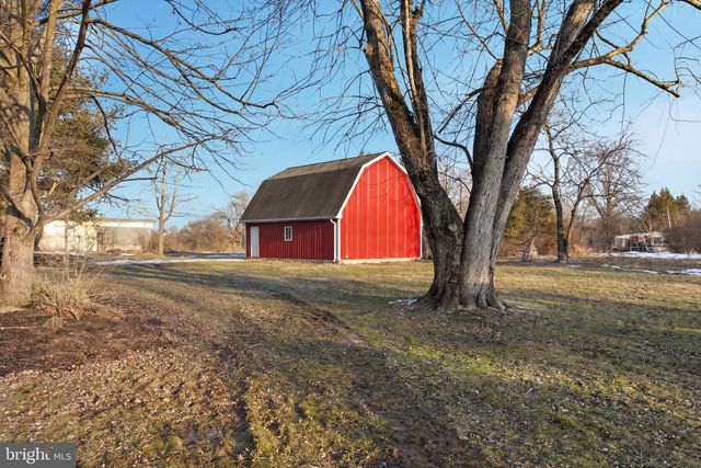 800 E CHERRY RD, Quakertown, PA 18951