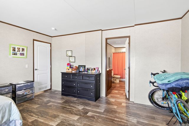 140 Valley View Dr, Poteet, TX 78065