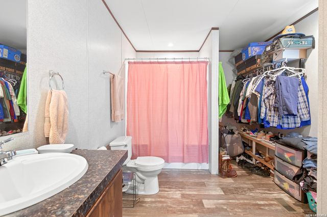 140 Valley View Dr, Poteet, TX 78065