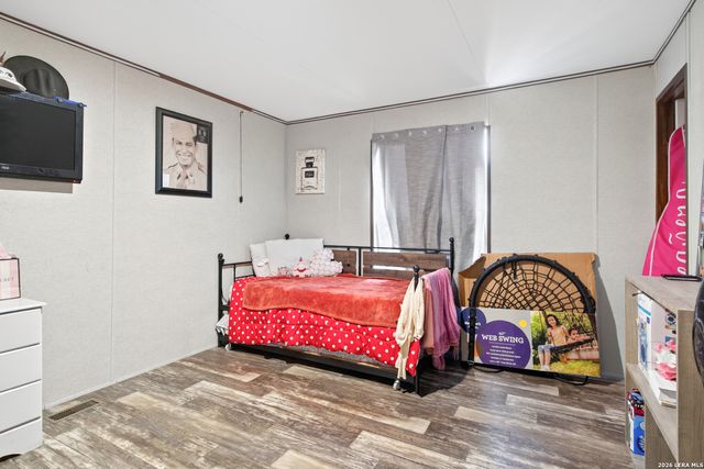 140 Valley View Dr, Poteet, TX 78065