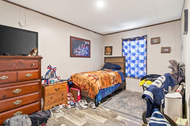 140 Valley View Dr, Poteet, TX 78065