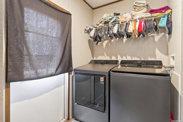 140 Valley View Dr, Poteet, TX 78065