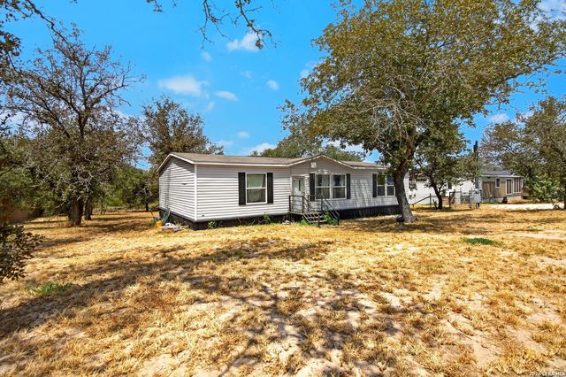 140 Valley View Dr, Poteet, TX 78065