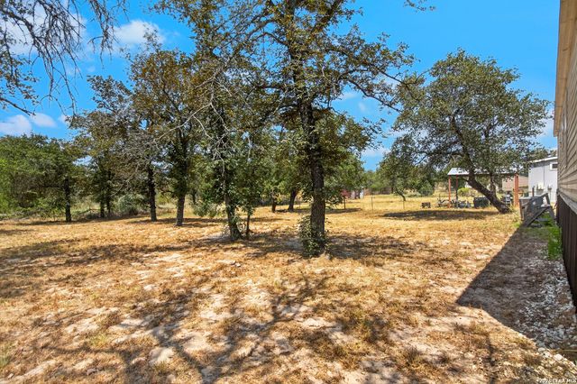 140 Valley View Dr, Poteet, TX 78065