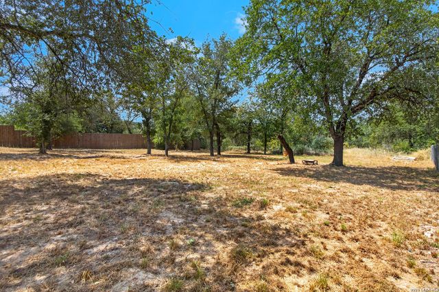140 Valley View Dr, Poteet, TX 78065