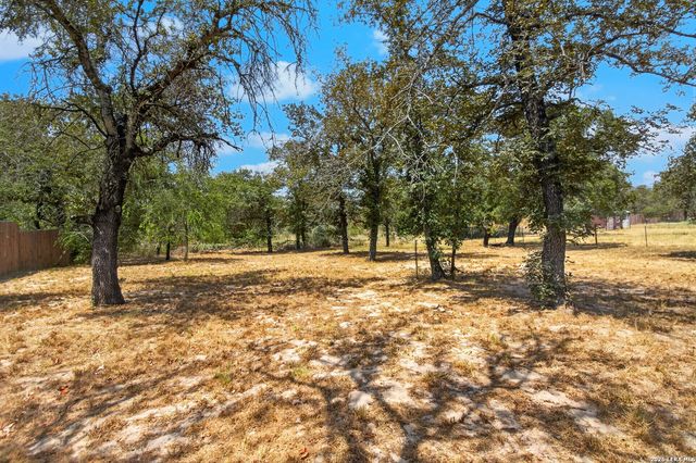 140 Valley View Dr, Poteet, TX 78065