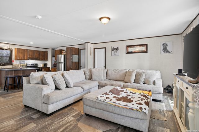 140 Valley View Dr, Poteet, TX 78065