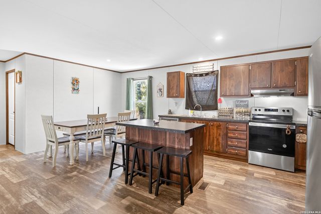 140 Valley View Dr, Poteet, TX 78065