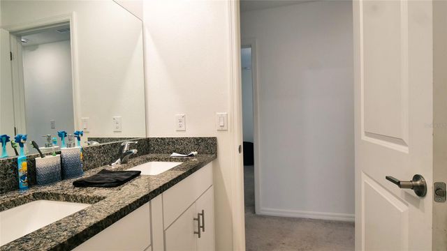 6300 BEVERLY HILLS DRIVE, Zephyrhills, FL 33541