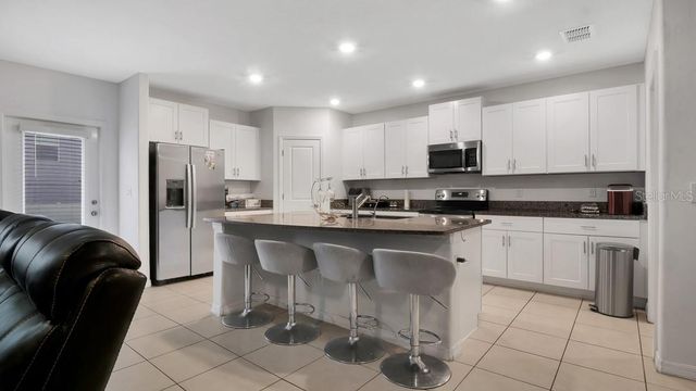 6300 BEVERLY HILLS DRIVE, Zephyrhills, FL 33541