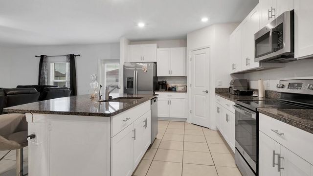 6300 BEVERLY HILLS DRIVE, Zephyrhills, FL 33541