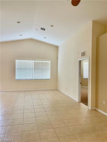 2132 Par DR, Naples, FL 34120