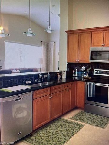 2132 Par DR, Naples, FL 34120