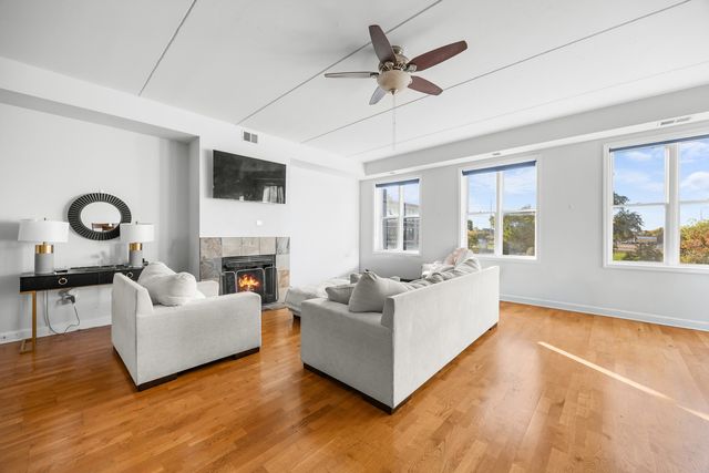 2602 W DIVERSEY Avenue 402, Chicago, IL 60647