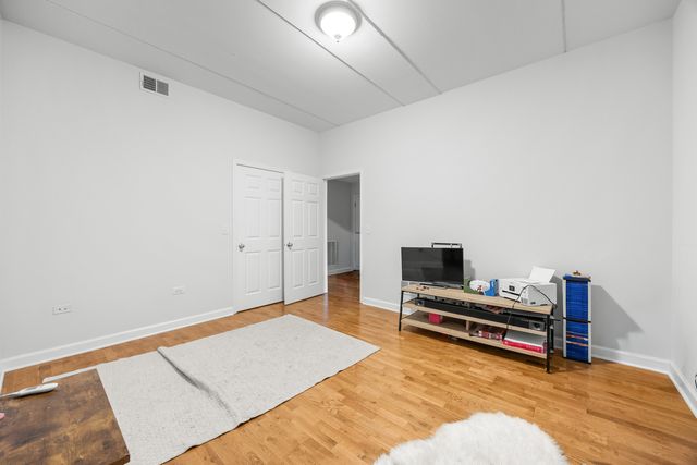 2602 W DIVERSEY Avenue 402, Chicago, IL 60647