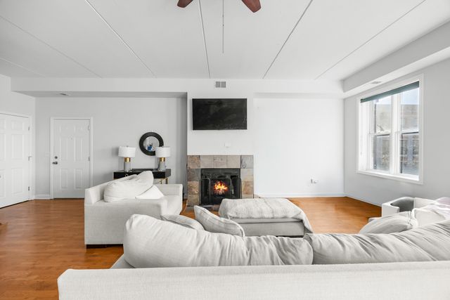 2602 W DIVERSEY Avenue 402, Chicago, IL 60647