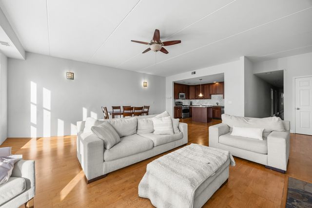 2602 W DIVERSEY Avenue 402, Chicago, IL 60647