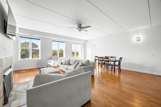 2602 W DIVERSEY Avenue 402, Chicago, IL 60647