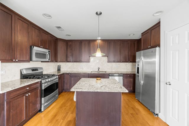 2602 W DIVERSEY Avenue 402, Chicago, IL 60647