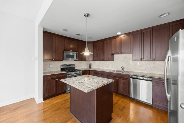 2602 W DIVERSEY Avenue 402, Chicago, IL 60647