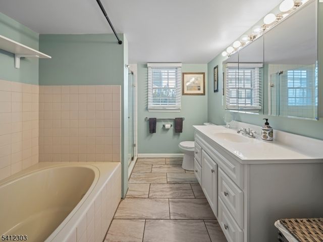 56 Quartz Ln 56, Paterson City, NJ 07501