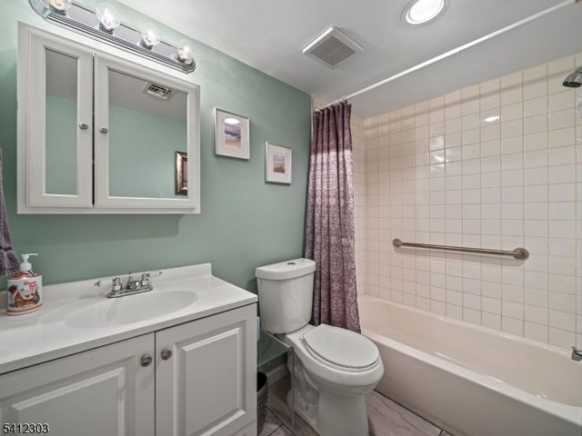 56 Quartz Ln 56, Paterson City, NJ 07501