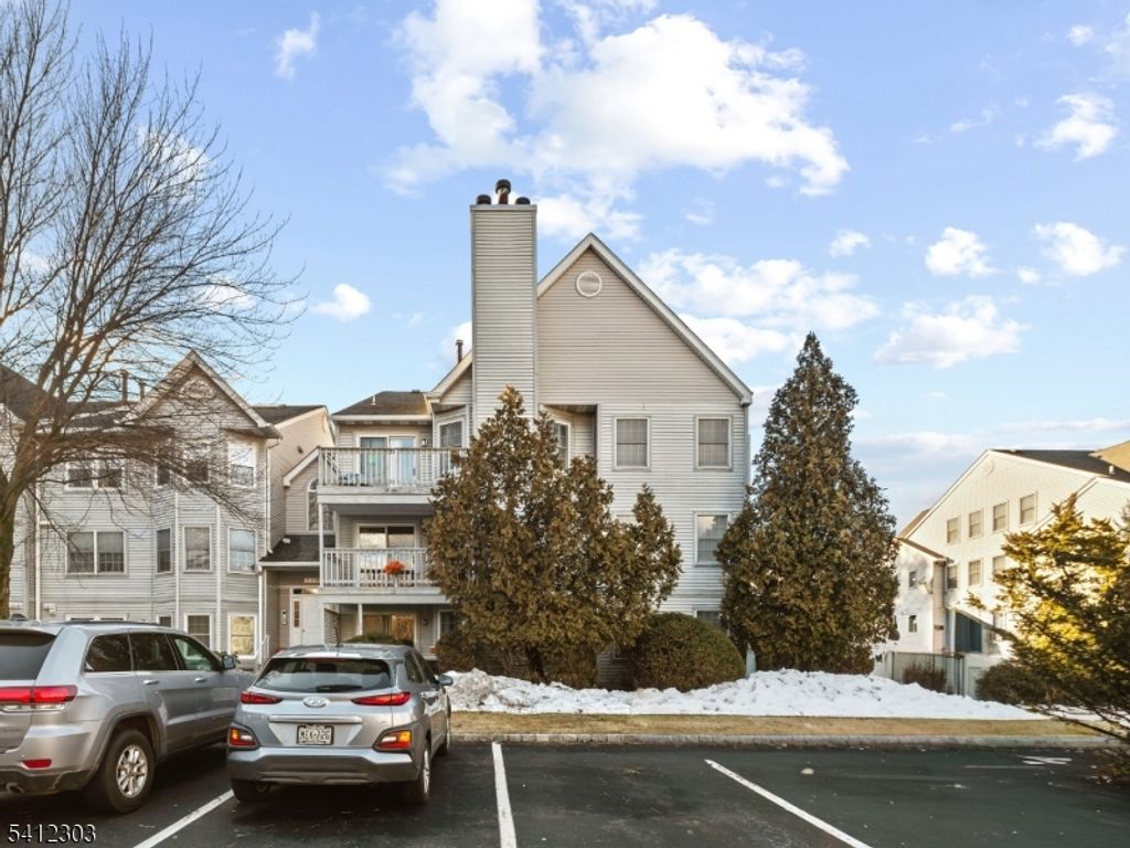 56 Quartz Ln 56, Paterson City, NJ 07501