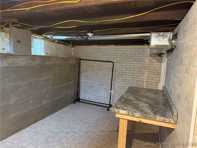 1131 Burton Avenue, New Albany, IN 47150