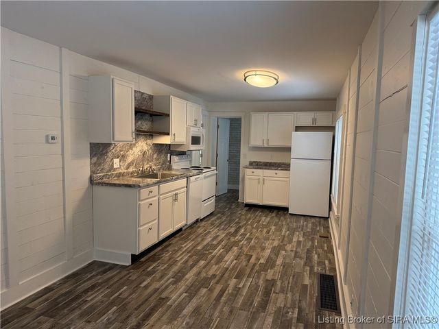 1131 Burton Avenue, New Albany, IN 47150