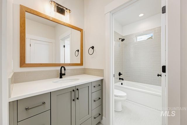 7027 W Waxwing Dr, Boise, ID 83714