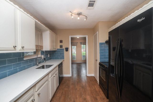 16730 Townes Road, Friendswood, TX 77546