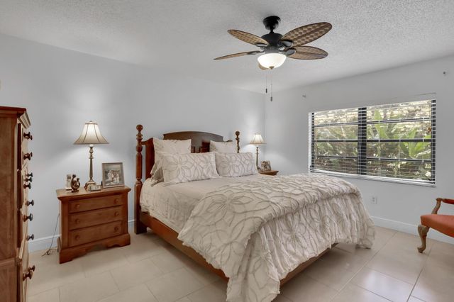 21215 Lago Circle C, Boca Raton, FL 33433