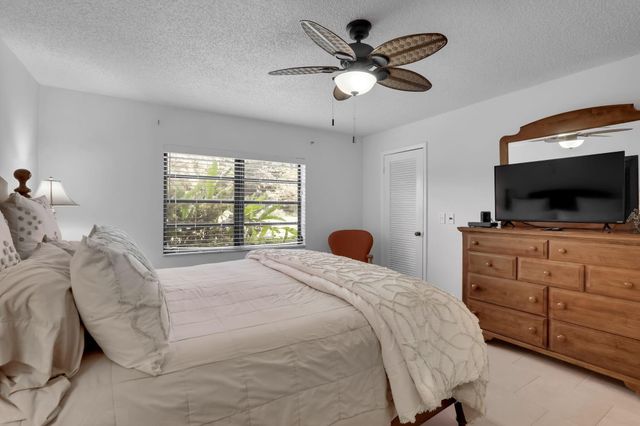 21215 Lago Circle C, Boca Raton, FL 33433