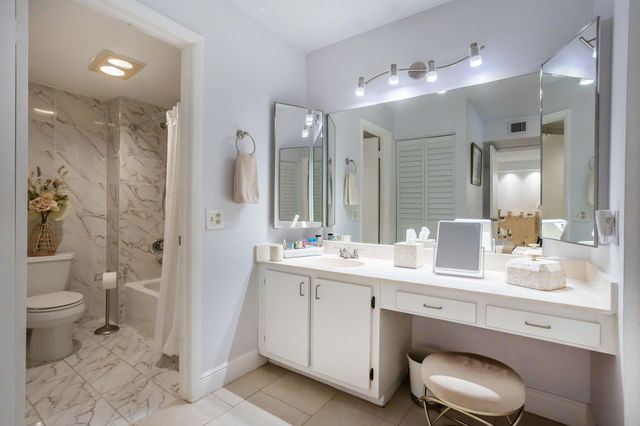 21215 Lago Circle C, Boca Raton, FL 33433