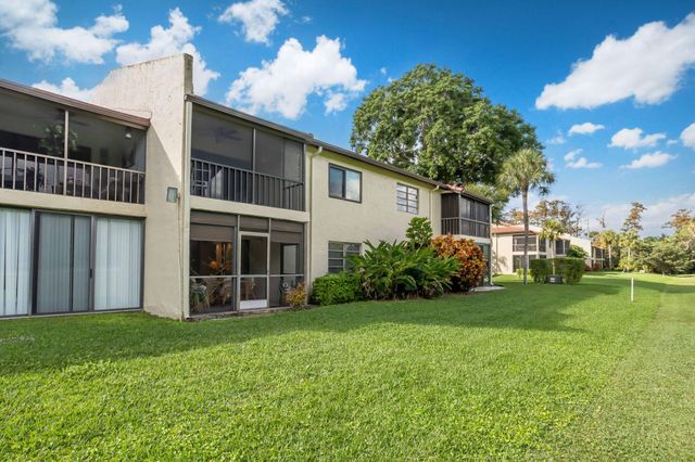 21215 Lago Circle C, Boca Raton, FL 33433