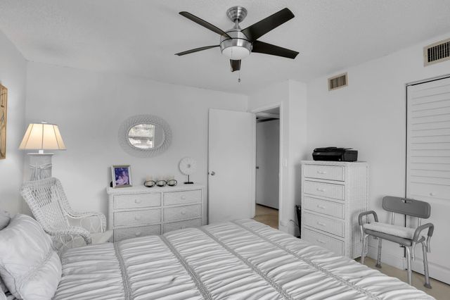 21215 Lago Circle C, Boca Raton, FL 33433