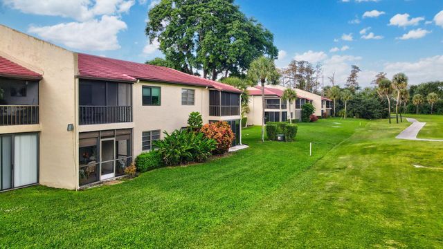 21215 Lago Circle C, Boca Raton, FL 33433