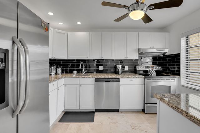 21215 Lago Circle C, Boca Raton, FL 33433