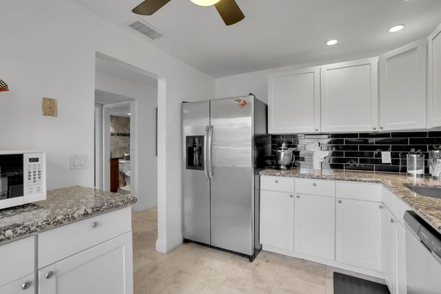 21215 Lago Circle C, Boca Raton, FL 33433