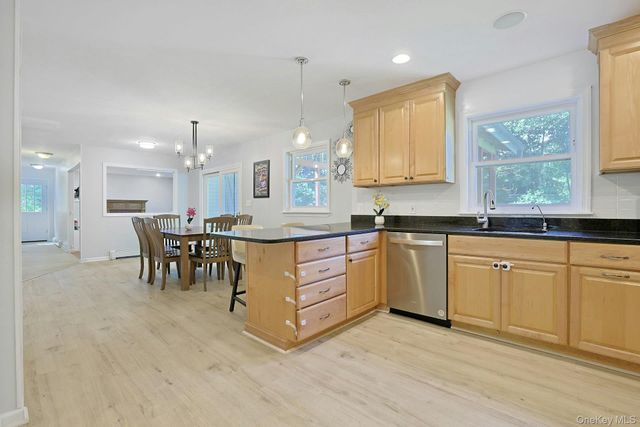10 Pepperill Court, New City, NY 10956