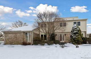 5965 Crestwood Drive, West Bloomfield, MI 48322