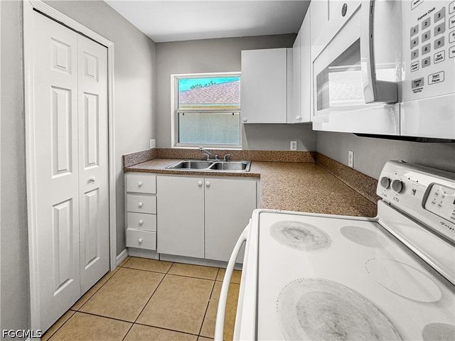 1321 SE 8th AVE 5, Cape Coral, FL 33990