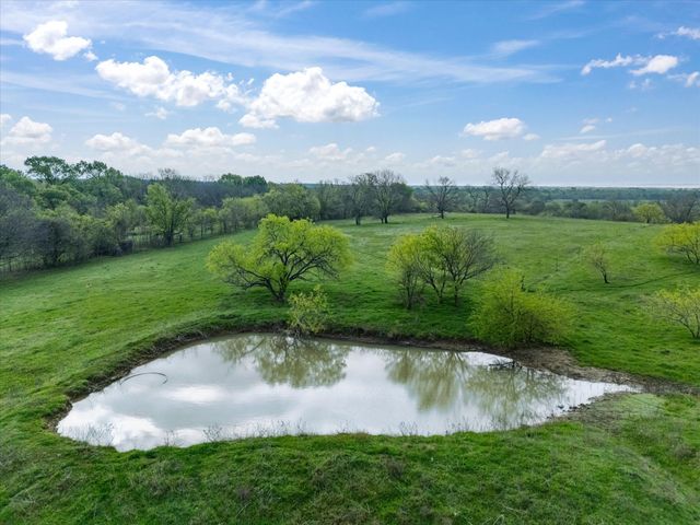 1044 Sandswitch Road, Ennis, TX 75119