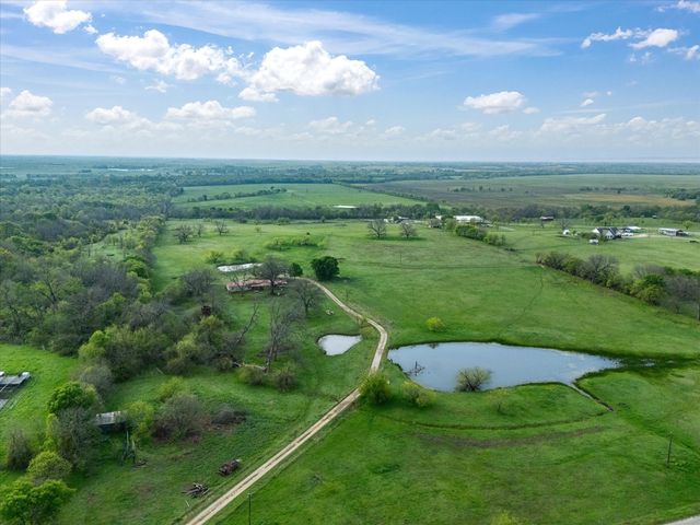 1044 Sandswitch Road, Ennis, TX 75119