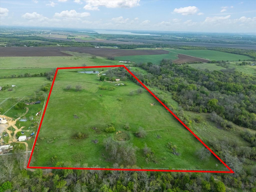 1044 Sandswitch Road, Ennis, TX 75119