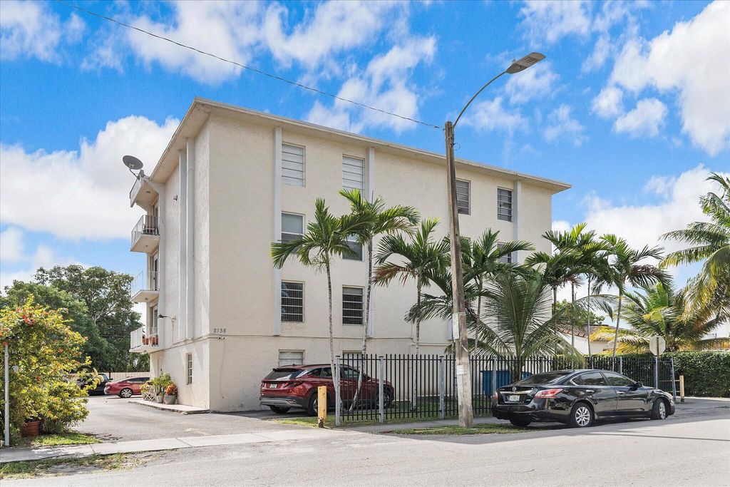 2138 SW 6th Street 301, Miami, FL 33135