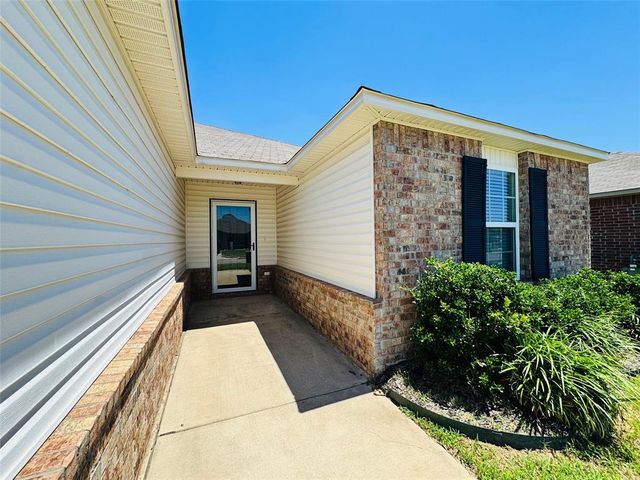 1870 Bartlett Drive, Newcastle, OK 73065